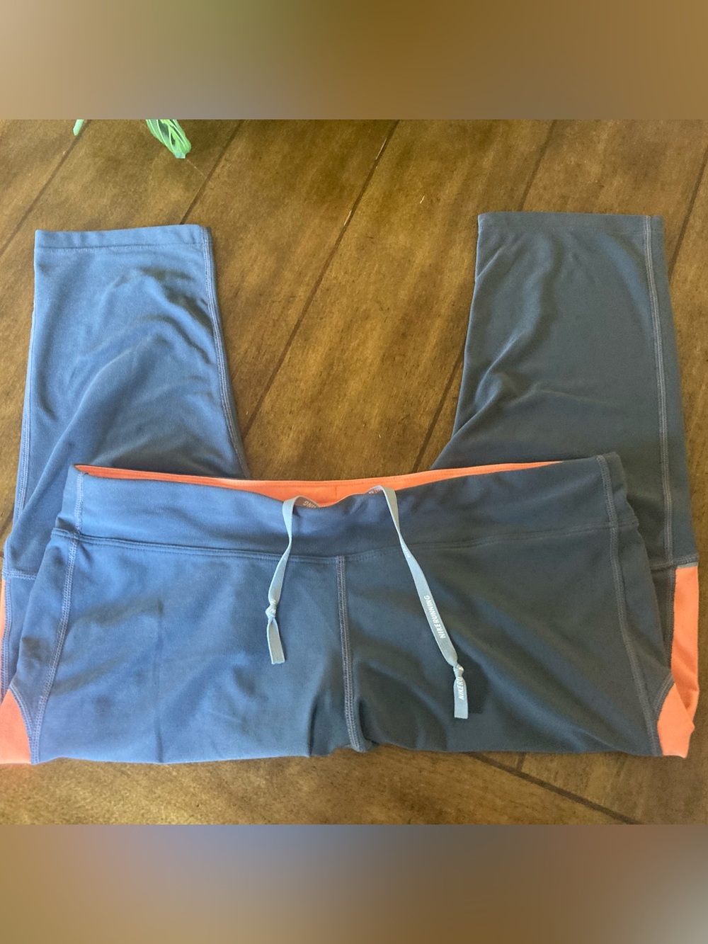 Nike Dri-Fit Women’s Large Capri Pant with back zippered pocket